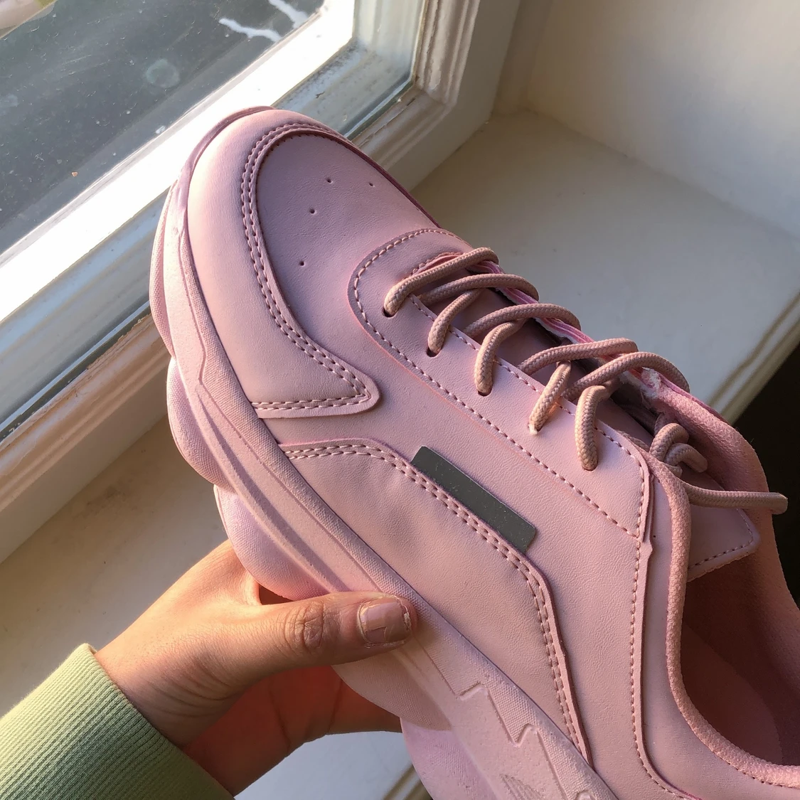 Rosa oanvända sneakers - 90