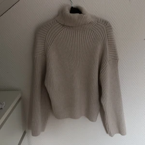 Mysig tröja från H&M  - Super mysig och skön tröja från H&M. Använd 1 gång💕