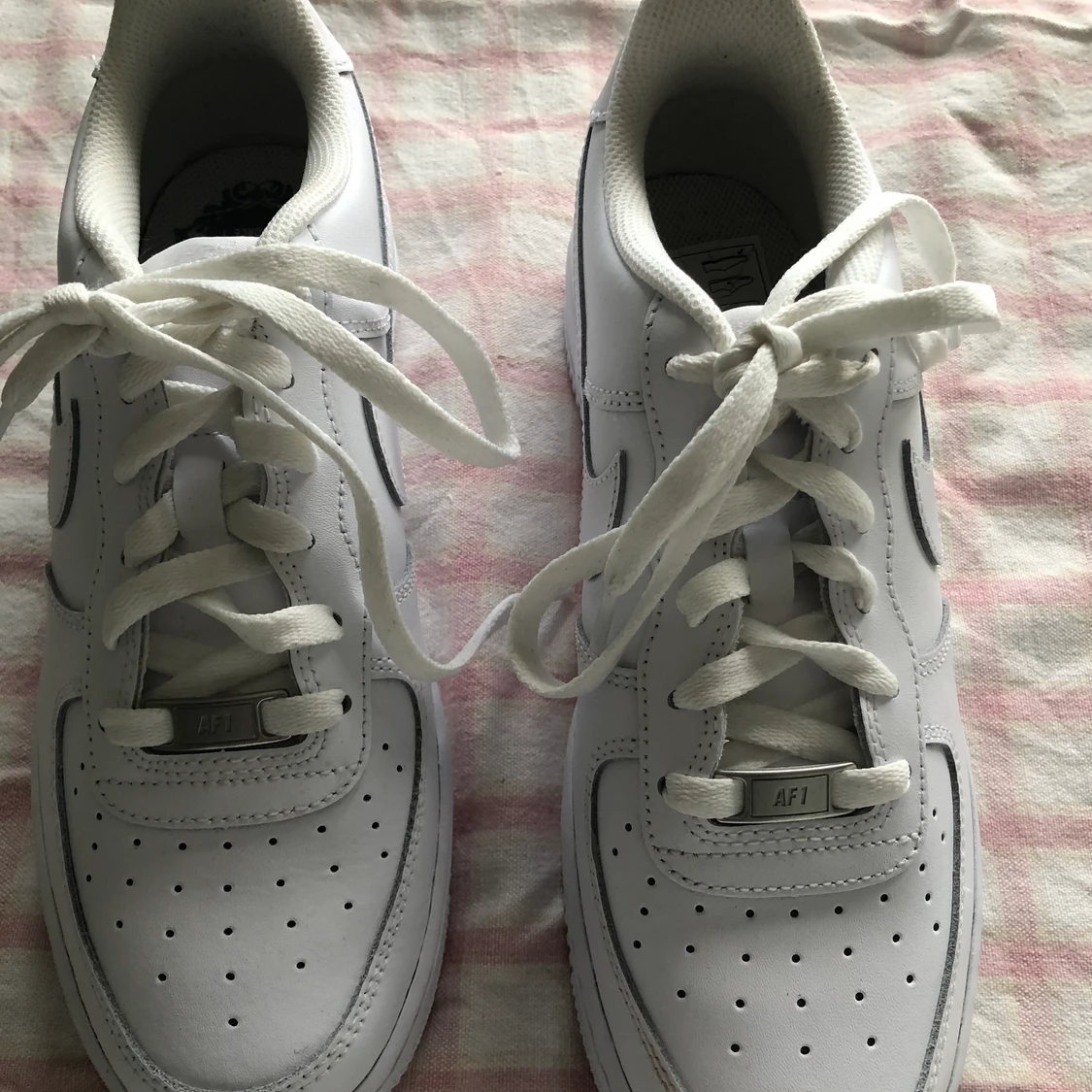 Sprillans nya Nike air force 1 strl 39!