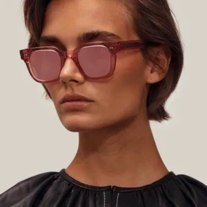 Chimi - Säljer mina as balla rosa glajjor ifrån chimi eyewear! De är från förra årets kollektion och finns inte längre kvar❤️ modellen heter 004 guava mirror. Nypris: 1000kr