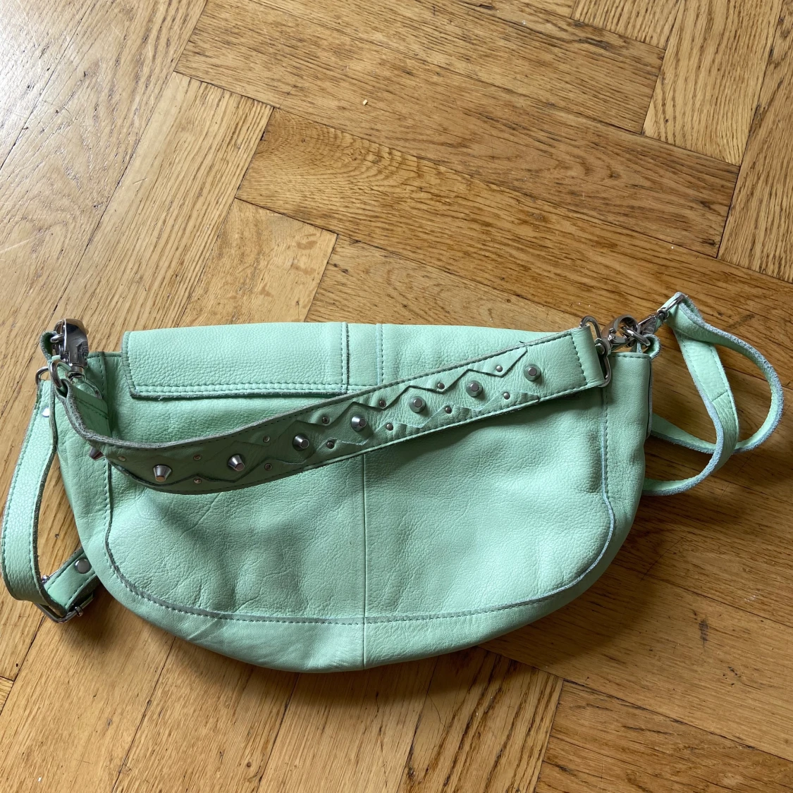 Unlimit bag i mintgrön färg - 90