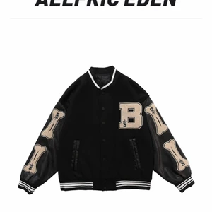 varsity jacka - !!BUD ÄR BINDANDE OCH OM DU BUDAT O VINNER MÅSTE DU KÖPA!! Säljer nu min nya basket jacka från aelfric eden, köpte den i mars detta året så den är i nyskick! Buda❤️