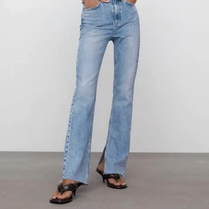 Zara jeans  - Jeans från zara 🌸 aldrig använda! Skriv privat för frågor/fler bilder💜