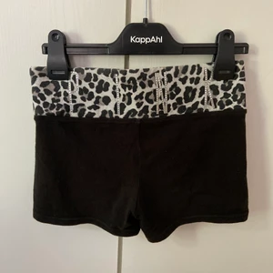 Love pink yoga shorts - Köpta i USA, använda men inget ”fel”. Korta yoga pants/shorts i Strl XS