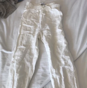 Vita fina och somriga linnebyxor - SÅLDA!