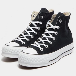 Converse - Ett par svarta converse som ser väldigt bra ut! storlek 39