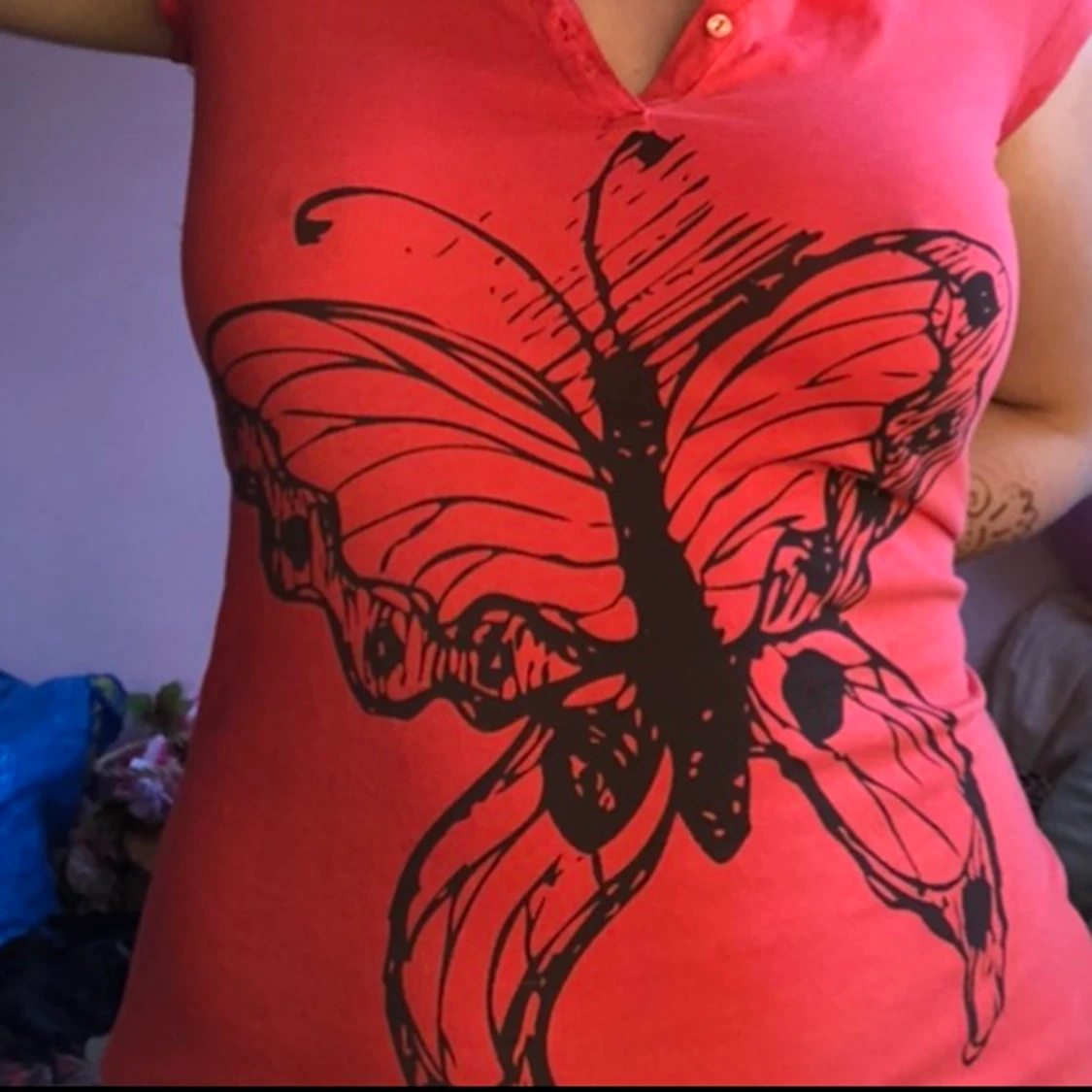 Orange tröja med tjärils tryck - 90