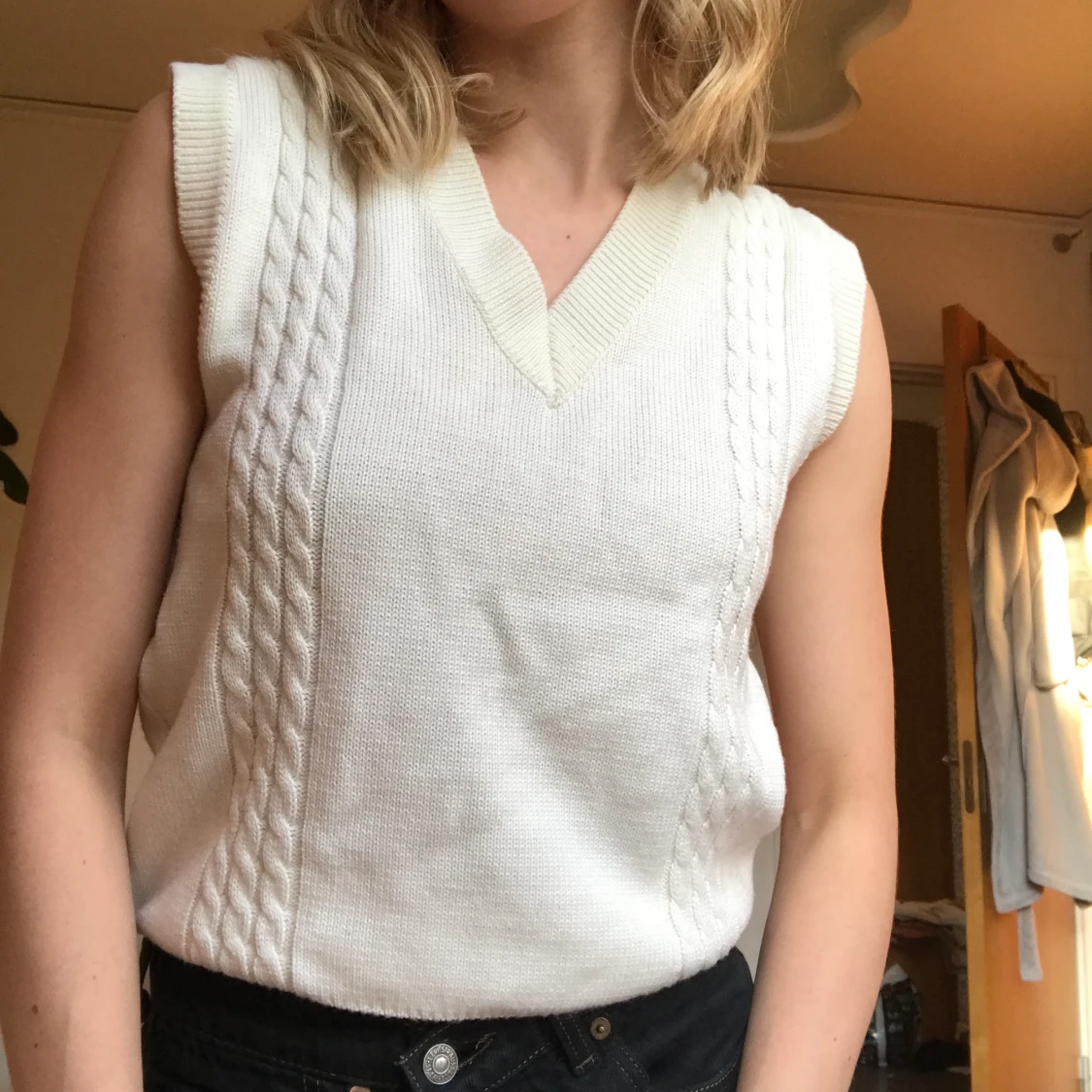 Vit stickad väst i bra skick - 91