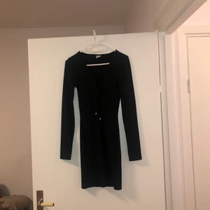 🖤Little black dress🖤 - Tight kort klänning från Gina Tricot i storlek S! Jag är 166 lång och den passade mig perfekt och var inte alls för kort (täckte rumpan så att säga;) !