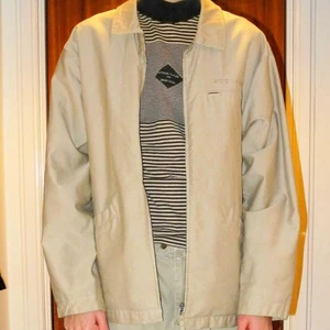 Boomerang - Cool vårjacka från boomerang, i bra skick, hittar ej någon storlek men uppskattar att det är en L/XL. Frakt tillkommer ✨