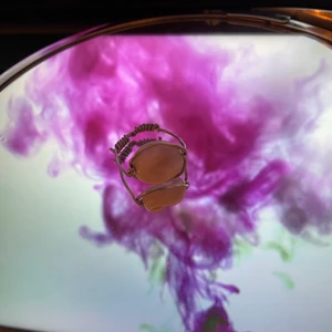 Hemgjord ring med rosa Sten  - Hemmagjord ring med en pärla/Sten med fin nyans av rosa. 