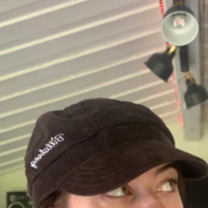 Newsboy keps - Brun newsboy keps i typ manchester från Billabong💕 använd ett fåtal gånger! Frakten ingår i priset:) 