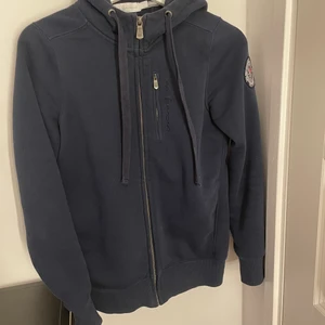 Munkjacka från Sailracing - Jättefin munkjacka från Sailracing i bra skick💓 