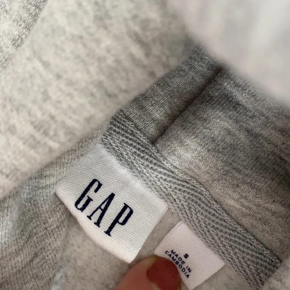 Gap tröja fett mysig och skön köp för 300kr + frakt ☺️. Hoodies.
