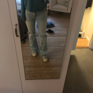 Zara jeans - Säljer mina skitsnygga trasiga Zara jeans då de tyvärr är förstora.