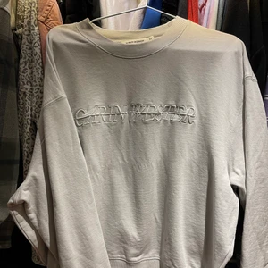 Vit sweatshirt  - Vit sweatshirt från Carin Wester, storlek M 💕