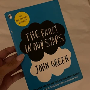 The Fault In Our Stars bok - Köpt väldigt länge sedan, om du gillade filmen skulle du gilla boken. Rekommenderar. 