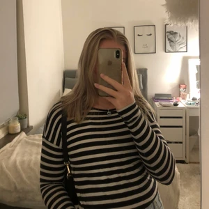 Gina tricot randig  - Jätte fin randig tröja i jätte bra skick! 75kr + frakt💗