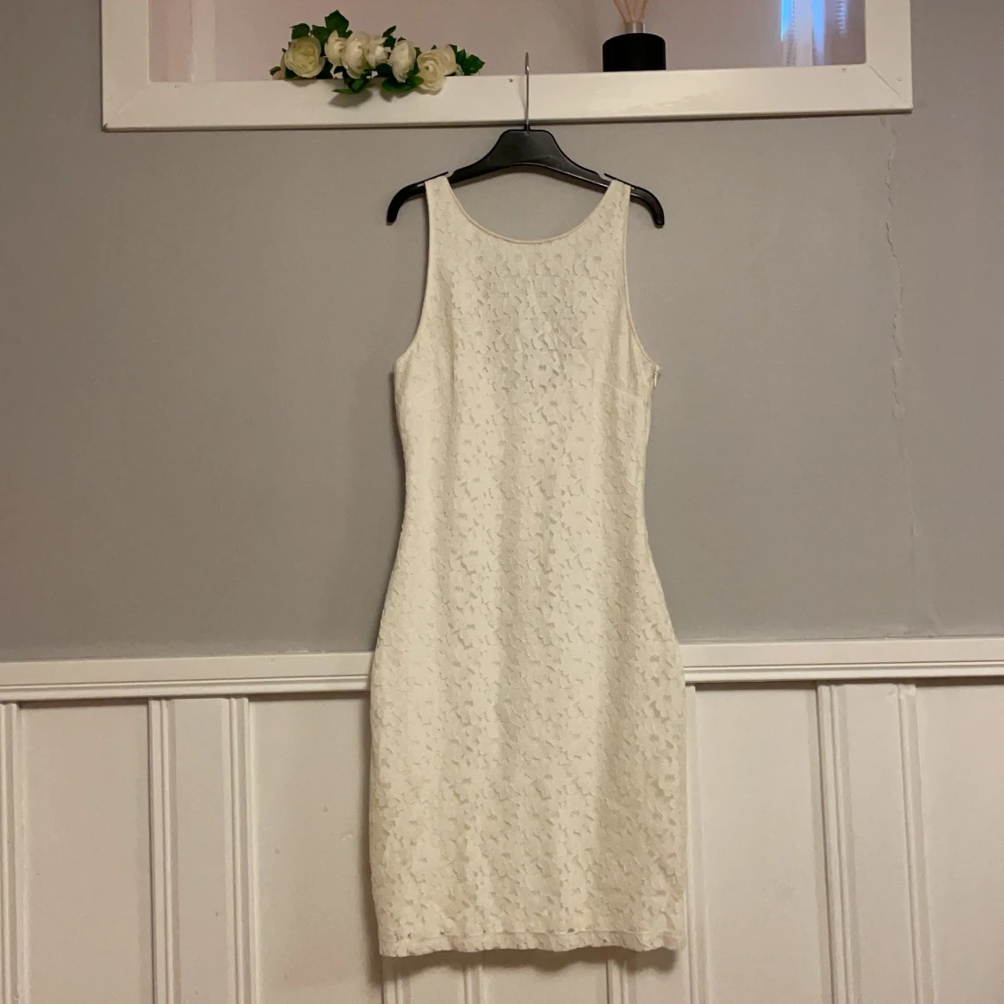 Vit figursydd spetsklänning stl s