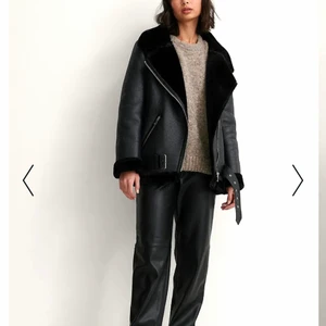 Nakd pilotjacka  - Söker nakds pilotjacka strl xs/EU 34, S/EU 36 eller M/EU 38