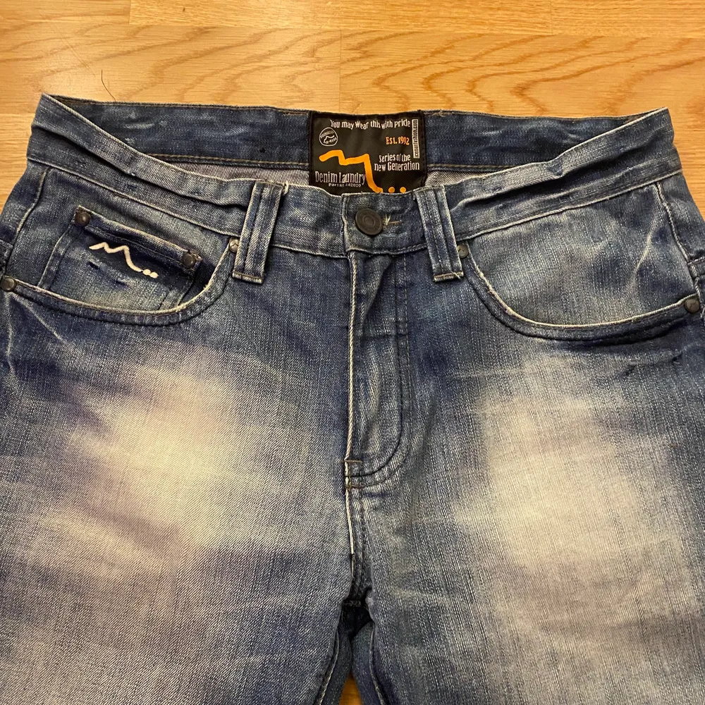 Ett par skit feta jeans med as fet wash på dom men inte direkt min fit. Sitter perfekt längds mässigt på mig som är 188.5 /189. (Privat för fler frågor & Funderingar). Jeans & Byxor.