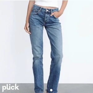 Mide Rise jeans - Säljer helt oanvända populära slutsålda zara jeansen med lappen kvar💗 säljer för dem är för korta för mig som är lång💗