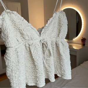 Topp  - Lägger ut igen pga oseriösare köpare. Jätte söt topp från zara som jag aldrig använt så i väldigt bra skick 💗💗 