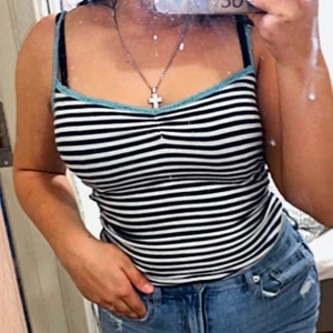 Randigt linne  - Vanligt randigt linne jätte mysigt. Storlek S