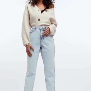Min jeans från Gina tricot - Säljer nu mina mom jeans då de är för stora för mig, har använt 2-3 gg! 