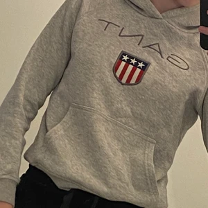 Gant hoodie - En ganthoodie som blivit för kort i armarna!
