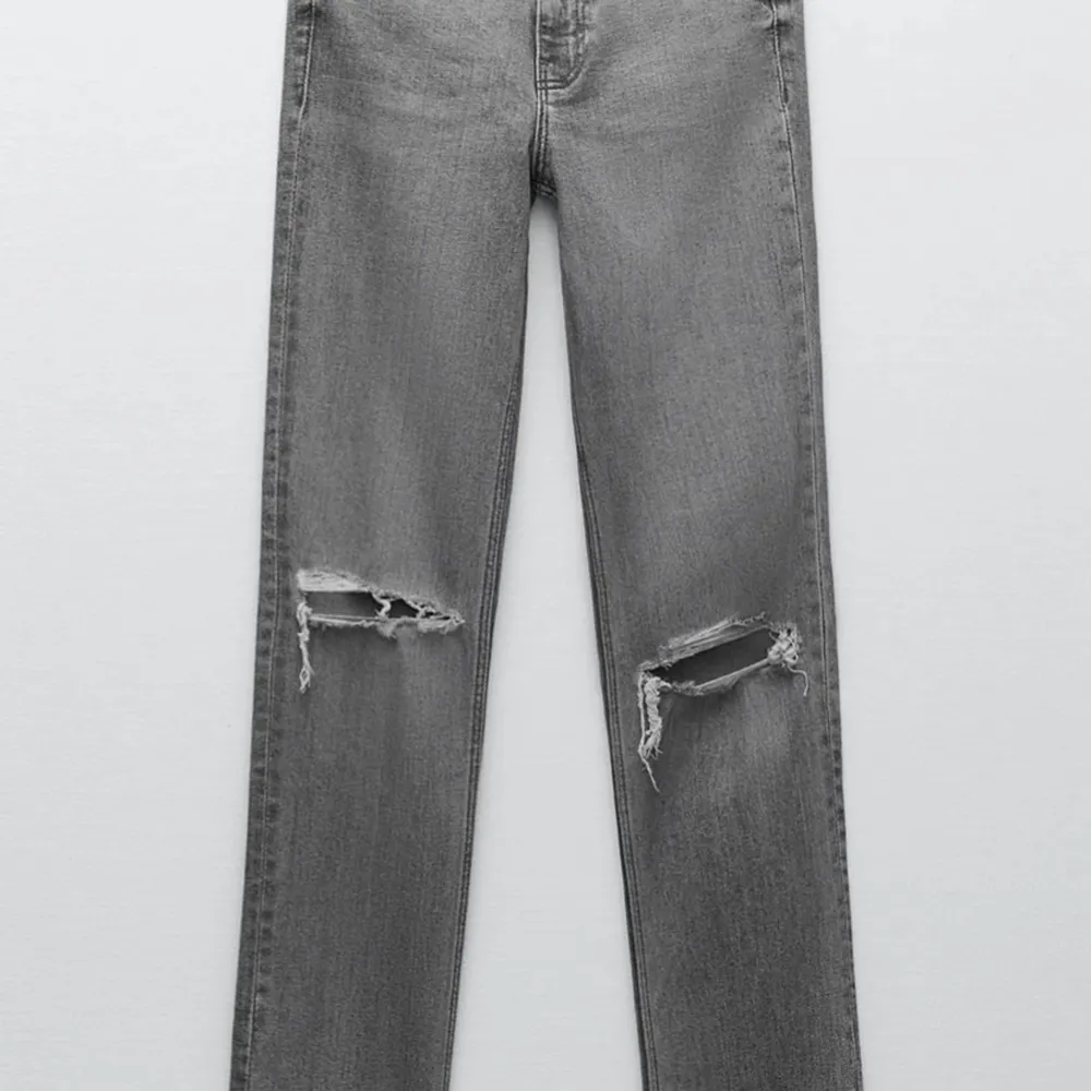 ett par jätte fina jeans som jag tyvärr måste köpa av att jag inte använder dom så mycket. köpta för ca 1 månad sen . Jeans & Byxor.
