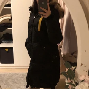 Parajumper Longbear -  Använd ett fåtal gånger, självklart äkta och kvitto finns, för mer bilder skriv☺️ Kan även byta mot en canada goose❤️