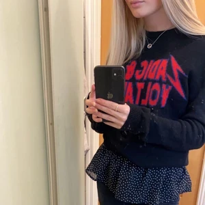 stickad zadig - intressekoll på min zadig tröja , säljer vid bra pris så lägg ett bud vad ni kan tänka er ge ! Passar xs-s 