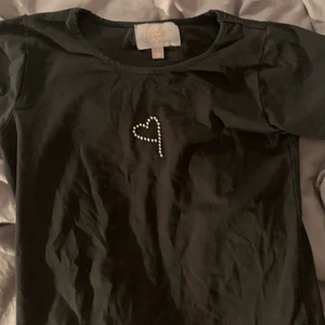 Söt topp! - Stl 128 passar en xs/s! 