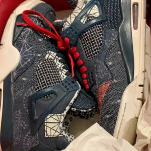 Jordan 4 - Ett par Jordan 4 Deep ocean i storlek 40 men passar även dom me 38/39. 