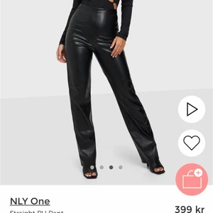 Nelly PU pants - Byxa i imitationsskinn. Näst intill oanvända då de är för korta på mig som är 176 cm