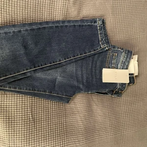 Vanliga fina jeans - Oanvända jeans stl S