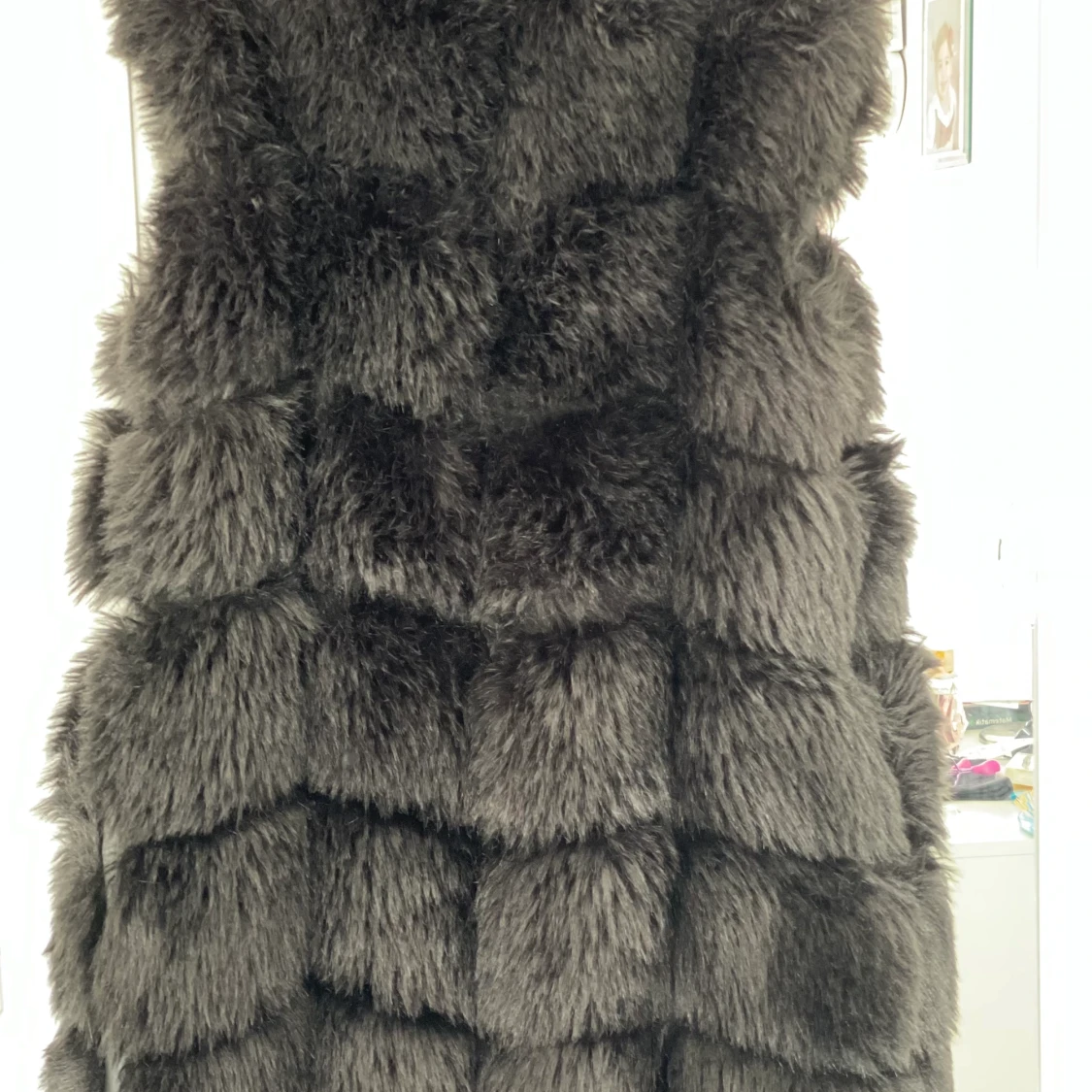Svart pälsväst  - 90