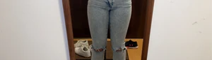 Ljusblå bootcut jeans - Jättesköna bootcut jeans fråm bikbok. Använder d knappt längre för att de har bliviy för stora i min midja men d va mina favorit jeans förut.