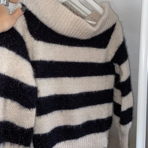 Stickad tröja strl XS - Bra skick, knappt använd.