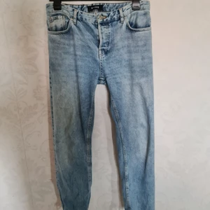 Karve jeans - Oklart vilken storlek. Sitter superbra på mig som är 167 lång, inte pinnsmal och har lite innelår 🤠🤞 Köpt för 699, säljer för 300. Man får självklart testa innan 🙏 Möts upp i Sundsvall! 