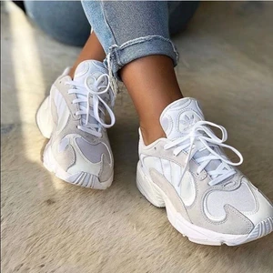Adidas yung 1 white OANVÄNDA!  - Köpte dessa som extra för jag har ett par som jag älskar men ska flytta utomlands så nu säljer jag dom! 