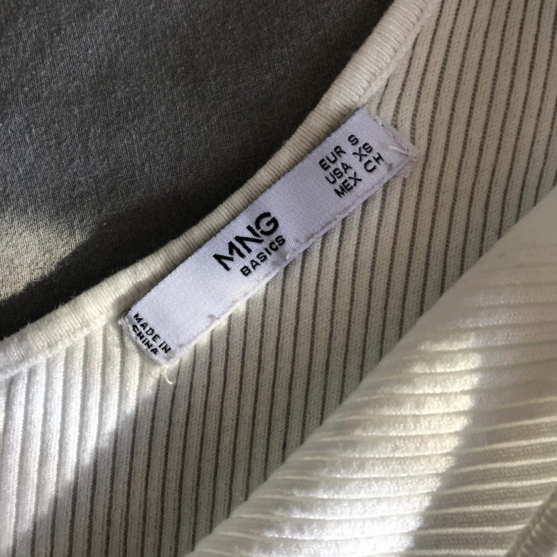 Vit of shoulder tröja från mango. - 90