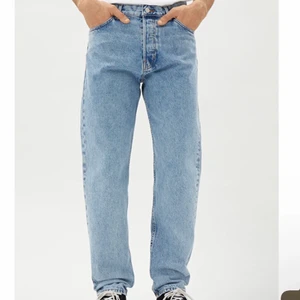 Straight leg jeans, weekday  - Modell barell från weekday. Storlek 27:30 passar åven 28:30. Är 175 o de sitter perfekt. Köpt för 500kr