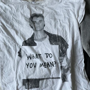 Justin Bieber T-Shirt  - Säljer min Justin Bieber T-shirt. Är öppen för byten och priset kan diskuteras.