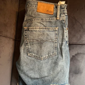 Ralph Lauren jeans shorts - Hög midjade Ralph Lauren shorts. Nypris 1500kr