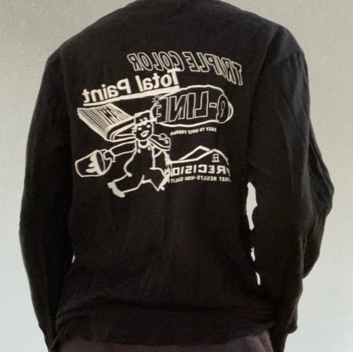 Svart tröja med tryck - 90