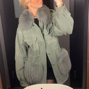 Custommade  - Ville kika intresset på denna gröna custommade jacka, säljer vid bra bud då de inte går att få tag på denna fina färg längre 💖 i storlek s/m super fint och bra skick, skriv för fler bilder