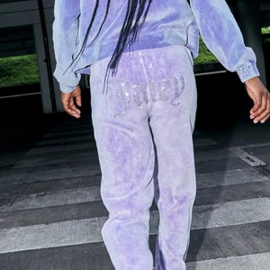 Juicy couture byxor  - Säljer mina eftersom dem är förstora för mig! Storlek s, dem är ganska använda