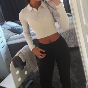 Weekday topp i strl xs  - En mycket snygg Weekday topp, strl xs i bra skick!🪐